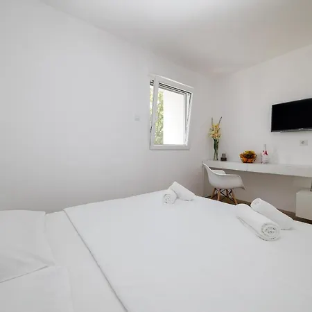 Rocky Beach Rooms Novi Vinodolski Exterior foto