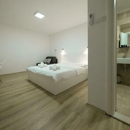 Rocky Beach Rooms Novi Vinodolski Exterior foto